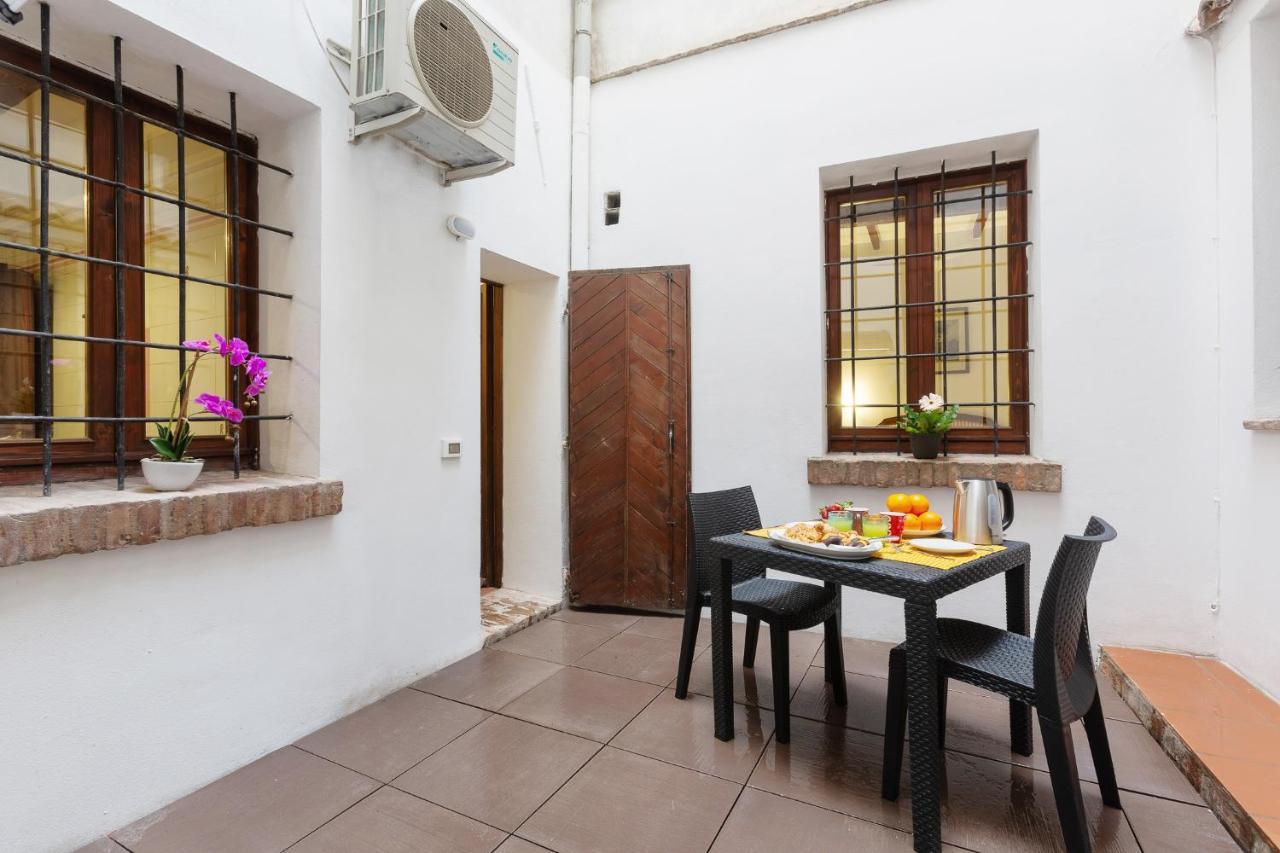 Center Ztl Lovely Apartment Ferrara Bagian luar foto