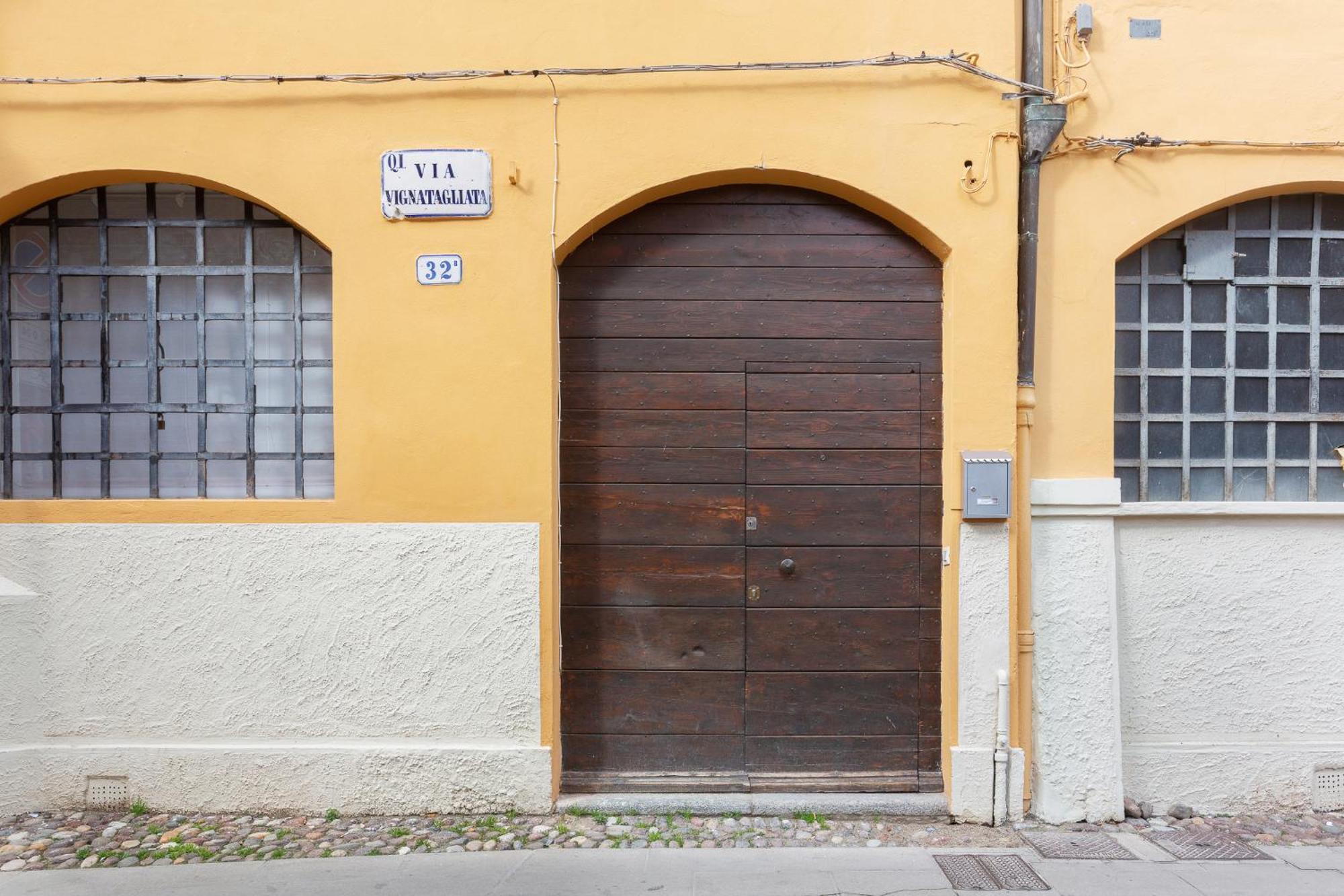 Center Ztl Lovely Apartment Ferrara Bagian luar foto
